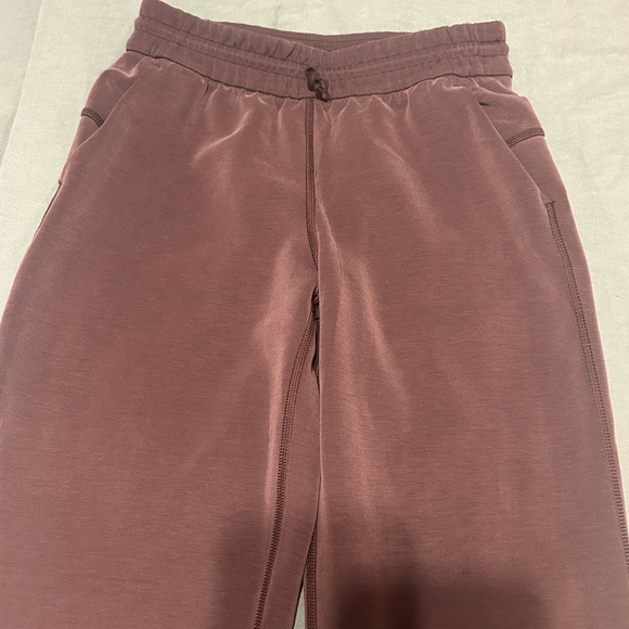 Softstreme High-Rise Pant
Regular Brown - Picture 2 of 6